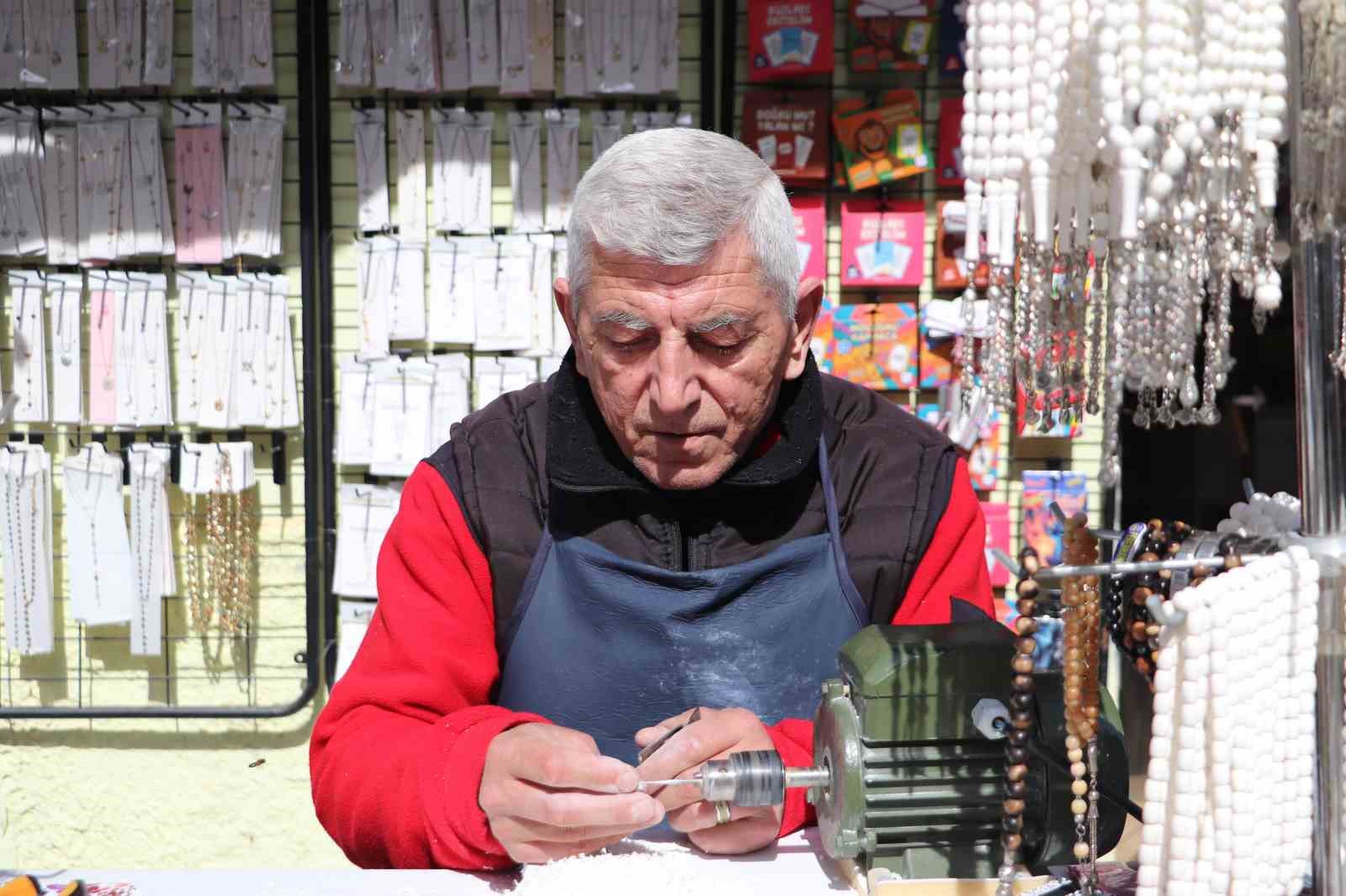 Lüle taşı ustası Mehmet Çalışkandinç bayram hareketliliğini değerlendirdi
