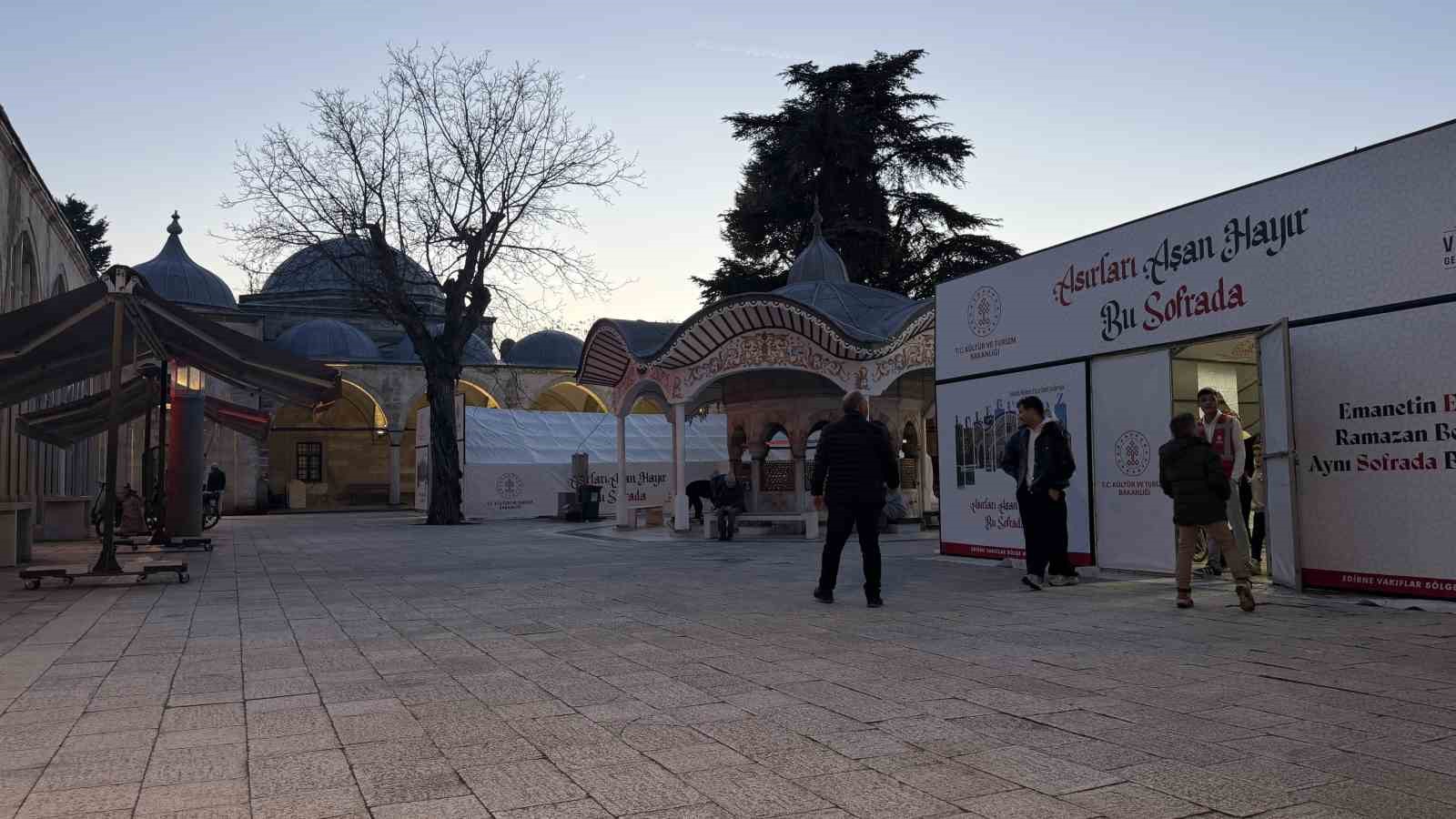 Lüleburgaz’da ilk iftar Sokollu Mehmet Paşa Camii’nde açıldı
