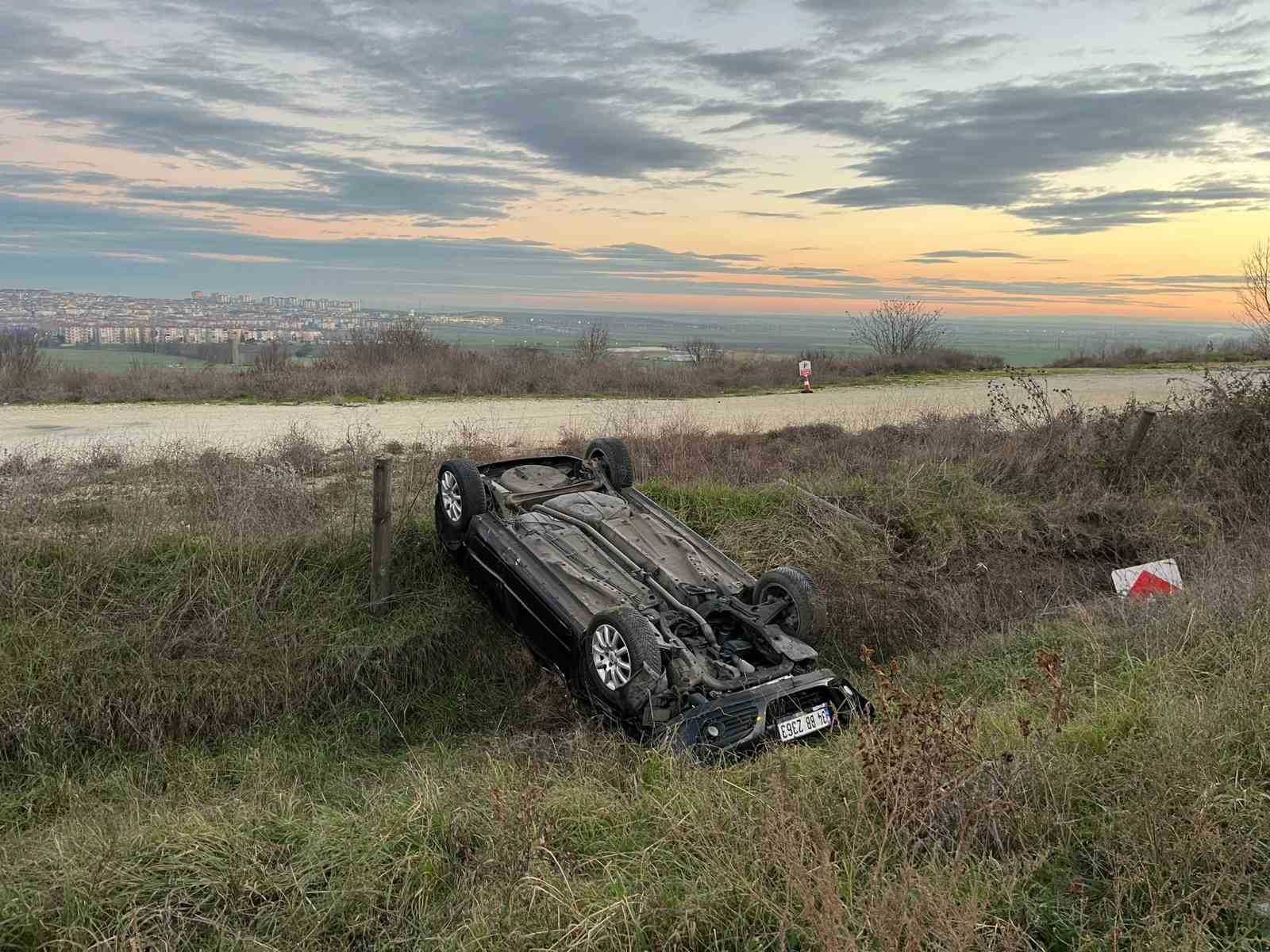 Lüleburgaz’da otomobil şarampole yuvarlandı: 1 yaralı
