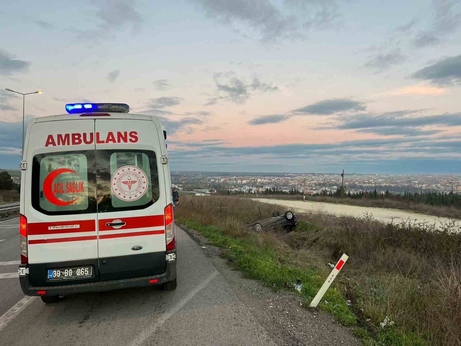 Lüleburgaz’da otomobil şarampole yuvarlandı: 1 yaralı
