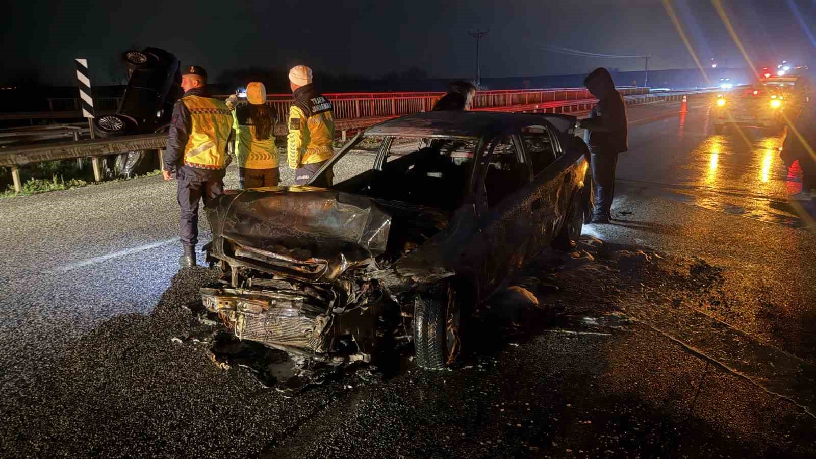 Lüleburgaz’da zincirleme kaza: 2 yaralı, 1 otomobil yandı
