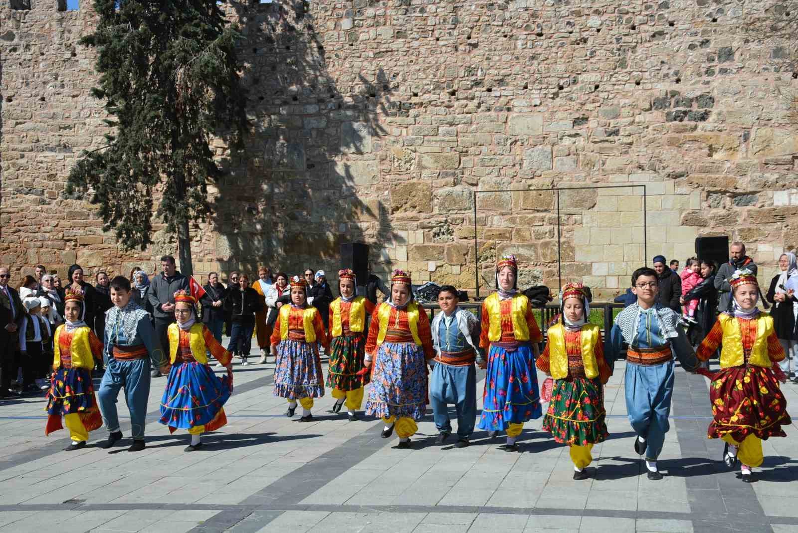 "Maarifin Kalbinde Çocuk" kortej yürüyüşü
"Maarifin Kalbinde Çocuk" kortej yürüyüşü