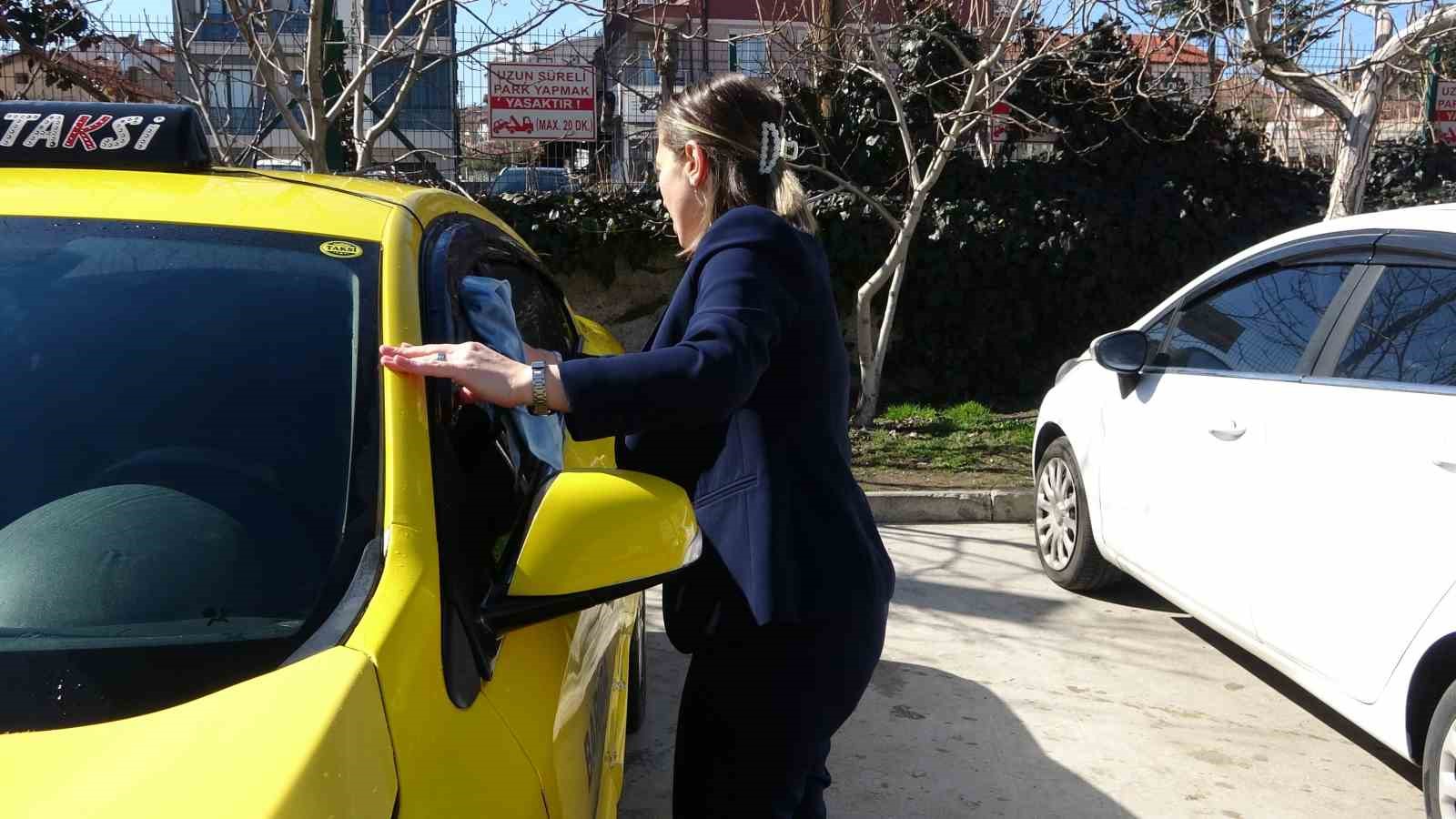 Maaşına zam istedi, işinden oldu: Taksi şoförü kadın neye uğradığını şaşırdı
