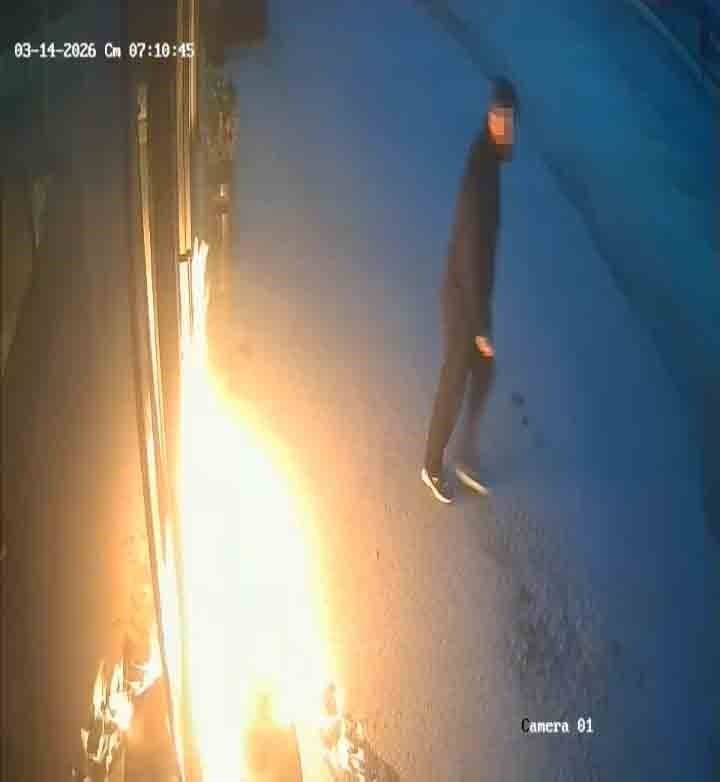 "Maaşları ödemedi" diye 2 işletmeyi benzin döküp yakmış
