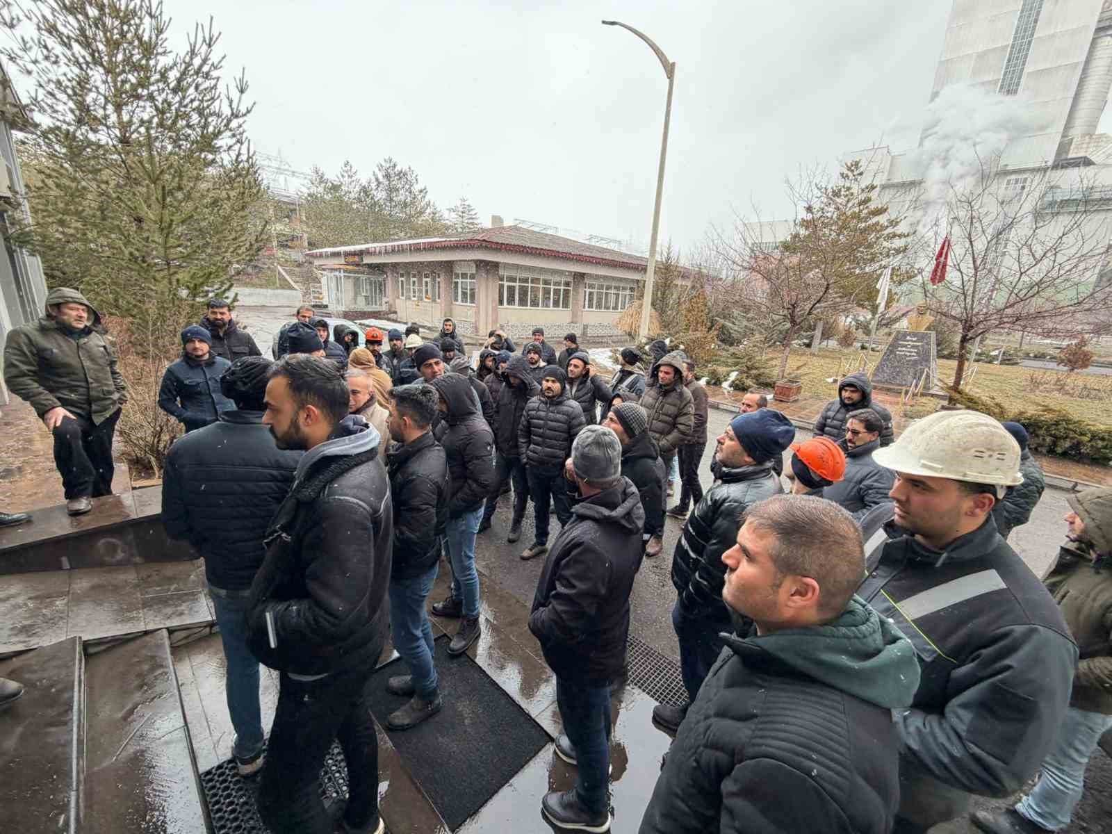 Maaşları ödenmeyen termik santral işçileri Ramazan ayında mağdur oldu
