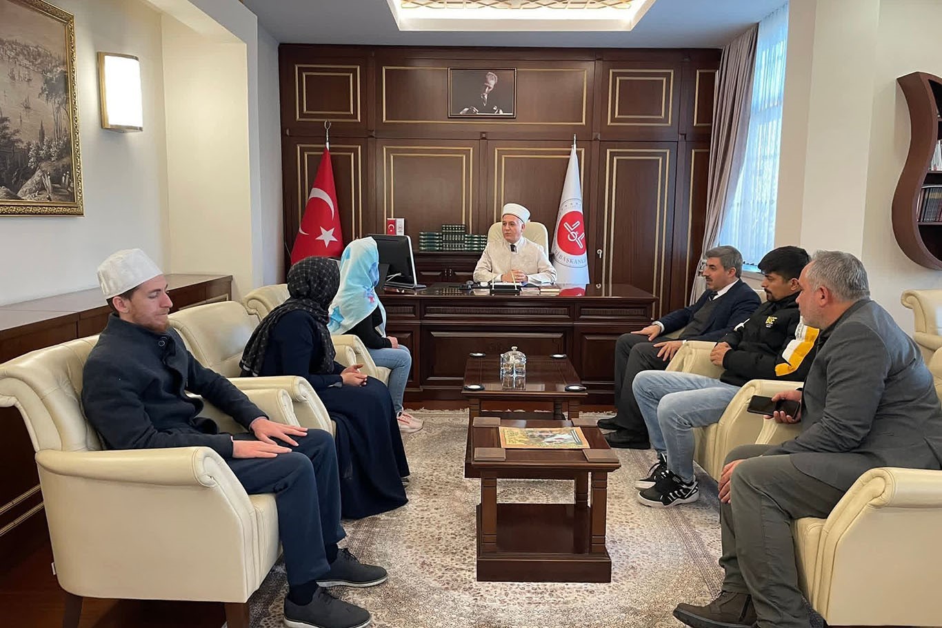 Macar kadın Kur’an-ı Kerim’den etkilenerek Müslüman oldu
Macar kadın Kur’an-ı Kerim’den etkilenerek Müslüman oldu