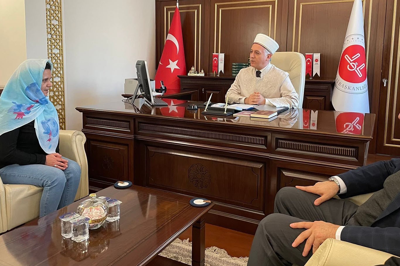 Macar kadın Kur’an-ı Kerim’den etkilenerek Müslüman oldu
Macar kadın Kur’an-ı Kerim’den etkilenerek Müslüman oldu