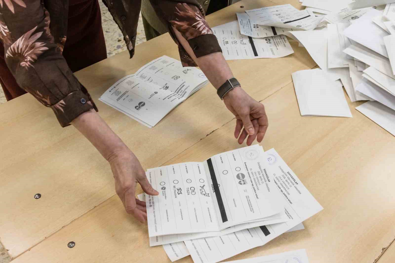 Macaristan’da ilk sonuçlara göre seçimi muhalefet lideri Peter Magyar kazandı
