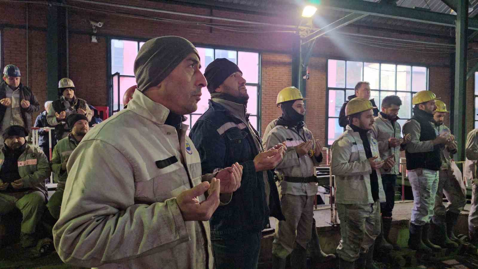 Maden faciasında hayatını kaybeden 263 madenci dualarla anıldı
