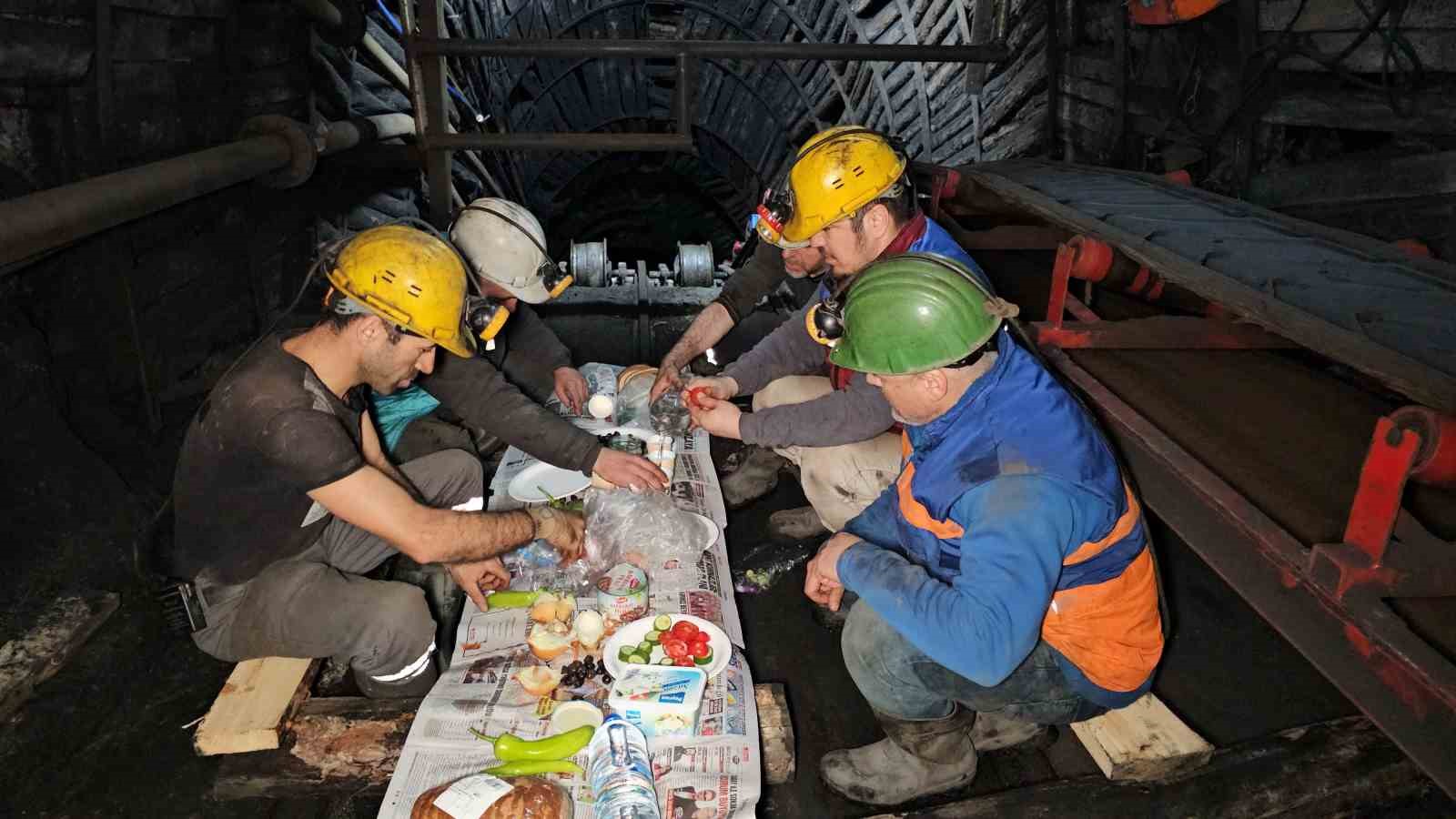 Madencilerin yerin 120 metre altında ilk sahur heyecanı
