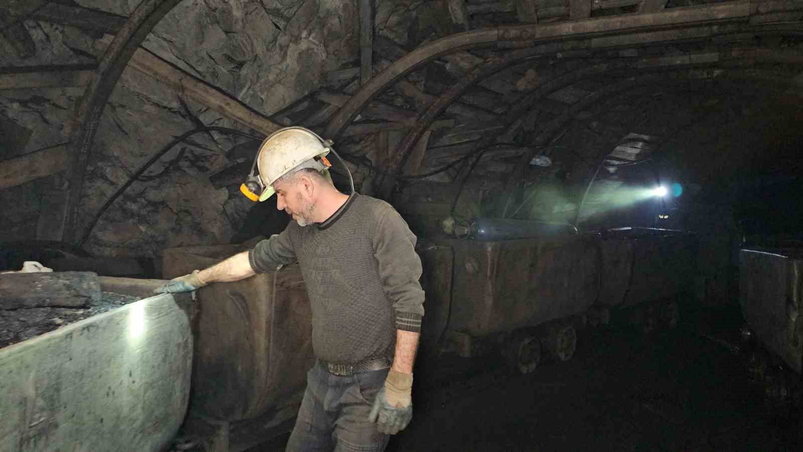 Madencilerin yerin 120 metre altında ilk sahur heyecanı
