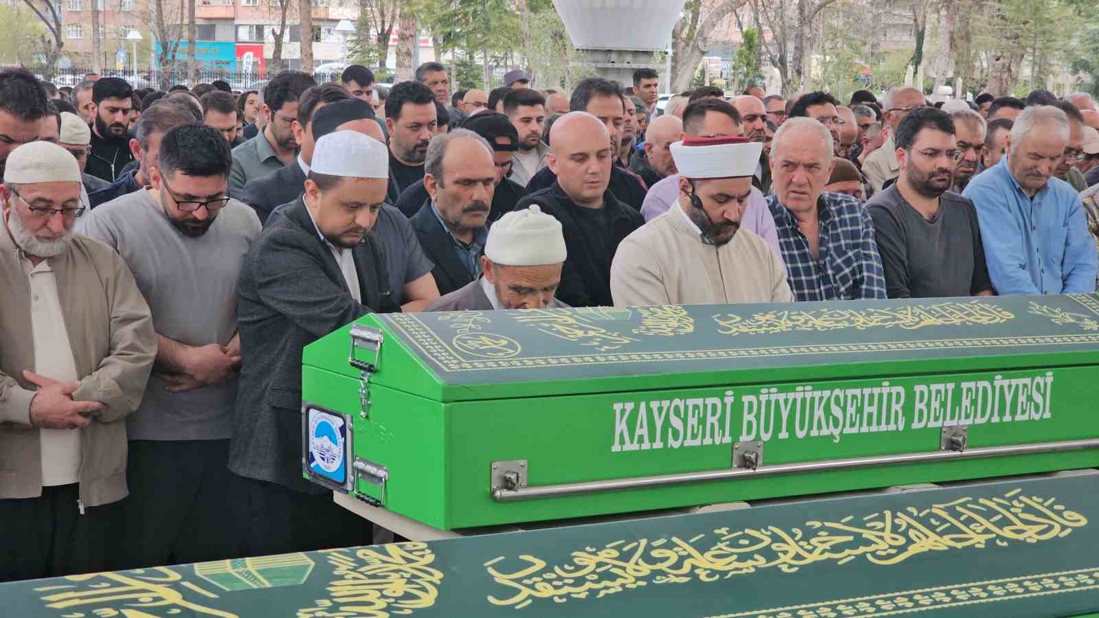 Maganda kurşunuyla ölen araştırma görevlisi toprağa verildi
