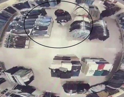 Mağazada alışveriş yaparcasına rahat davranan 118 suç kaydı bulunan şahıs, kabinde alarmları sökerken yakalandı
