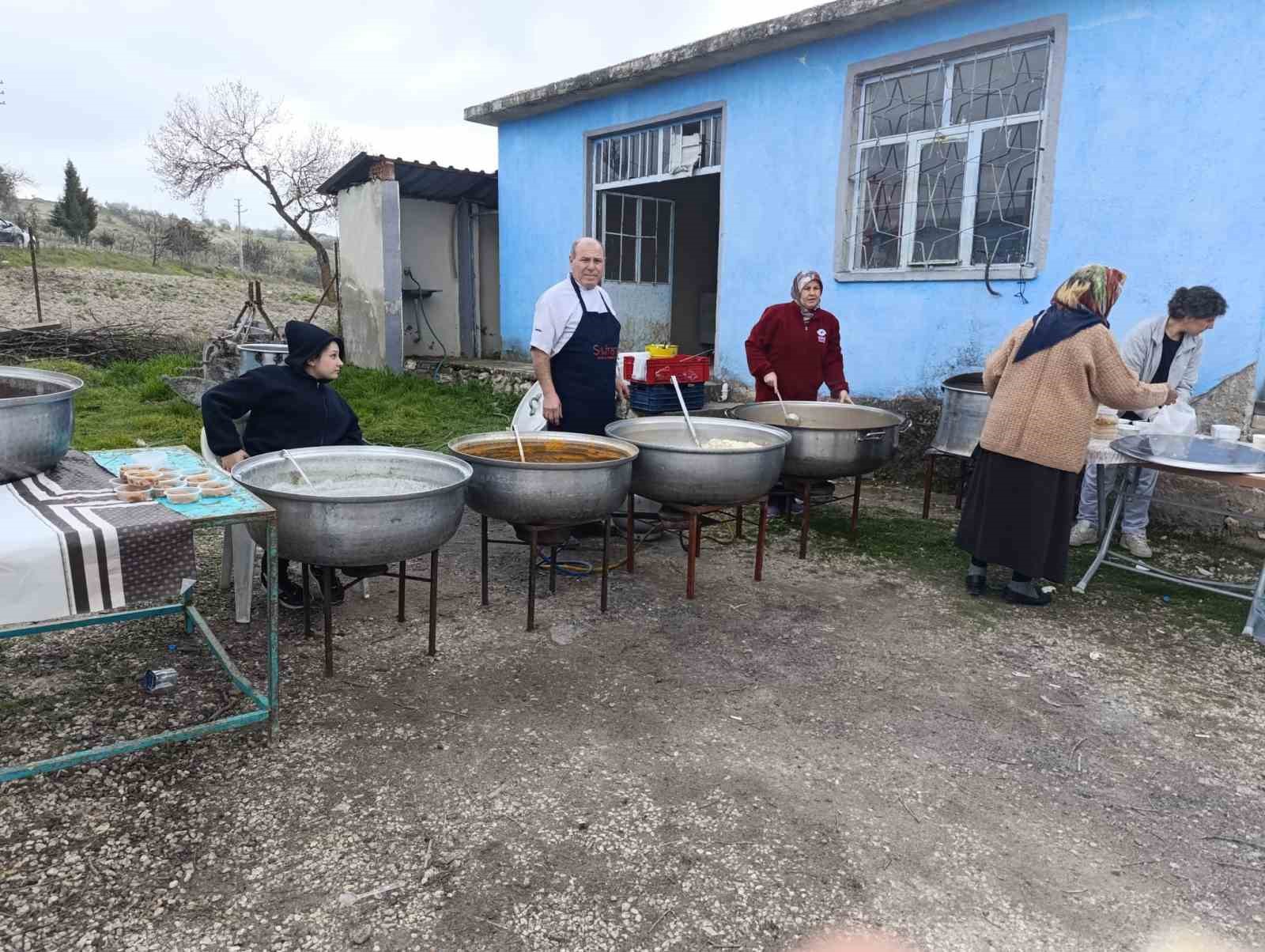 Mahalle halkı düğün ve hayır yemekleri için kapalı alan istiyor
Mahalle halkı düğün ve hayır yemekleri için kapalı alan istiyor