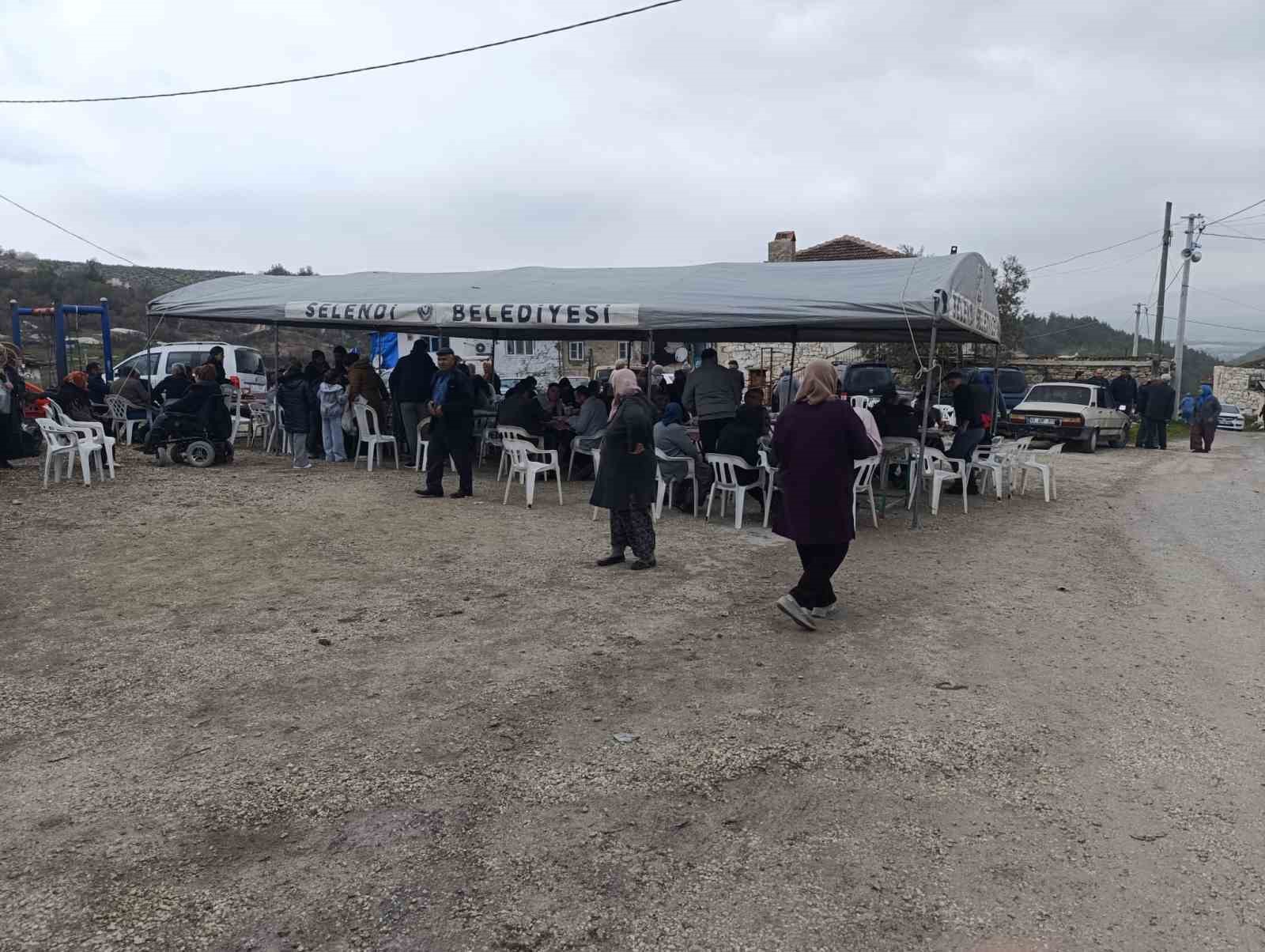 Mahalle halkı düğün ve hayır yemekleri için kapalı alan istiyor
Mahalle halkı düğün ve hayır yemekleri için kapalı alan istiyor