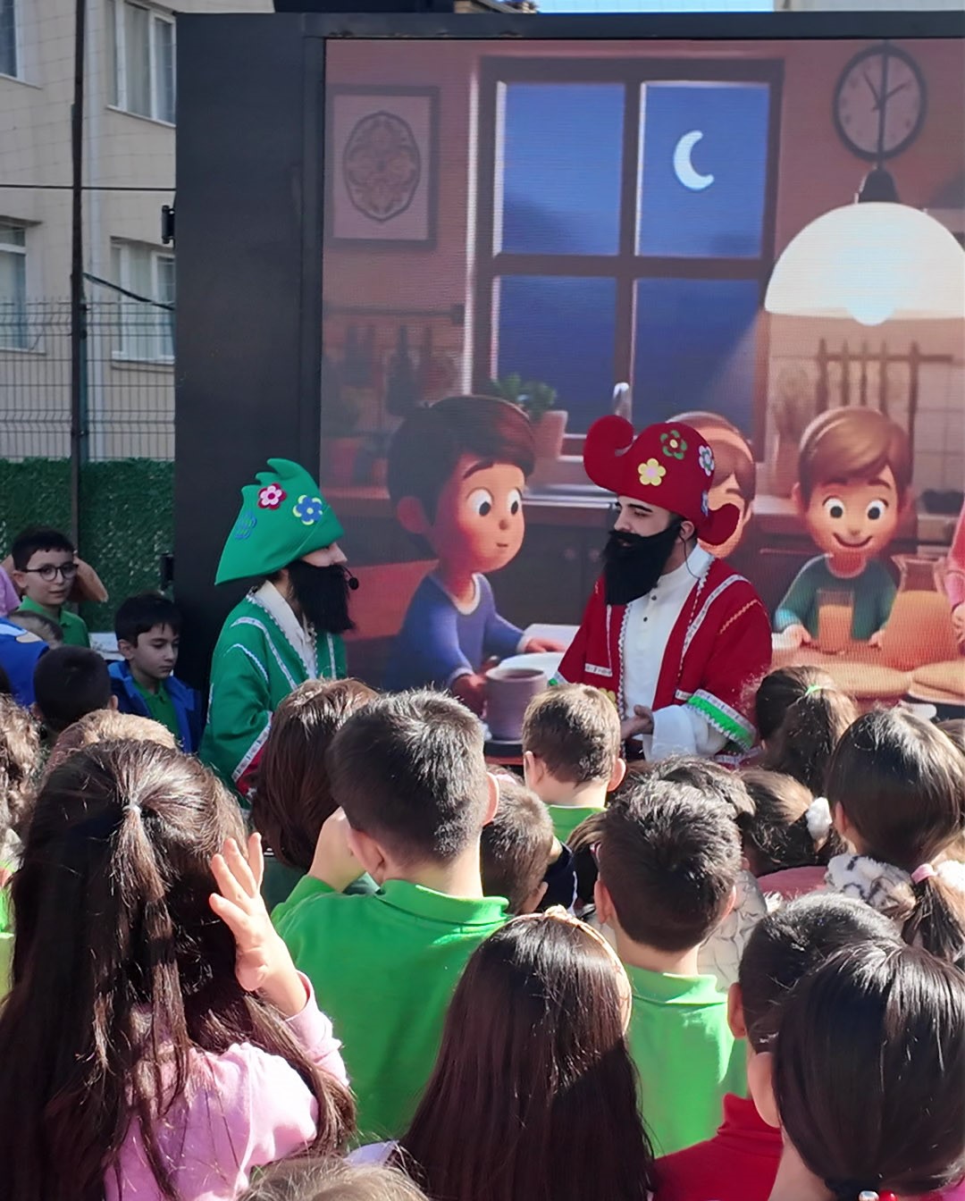 Mahalle muhtarından okullarda Ramazan eğlencesi
