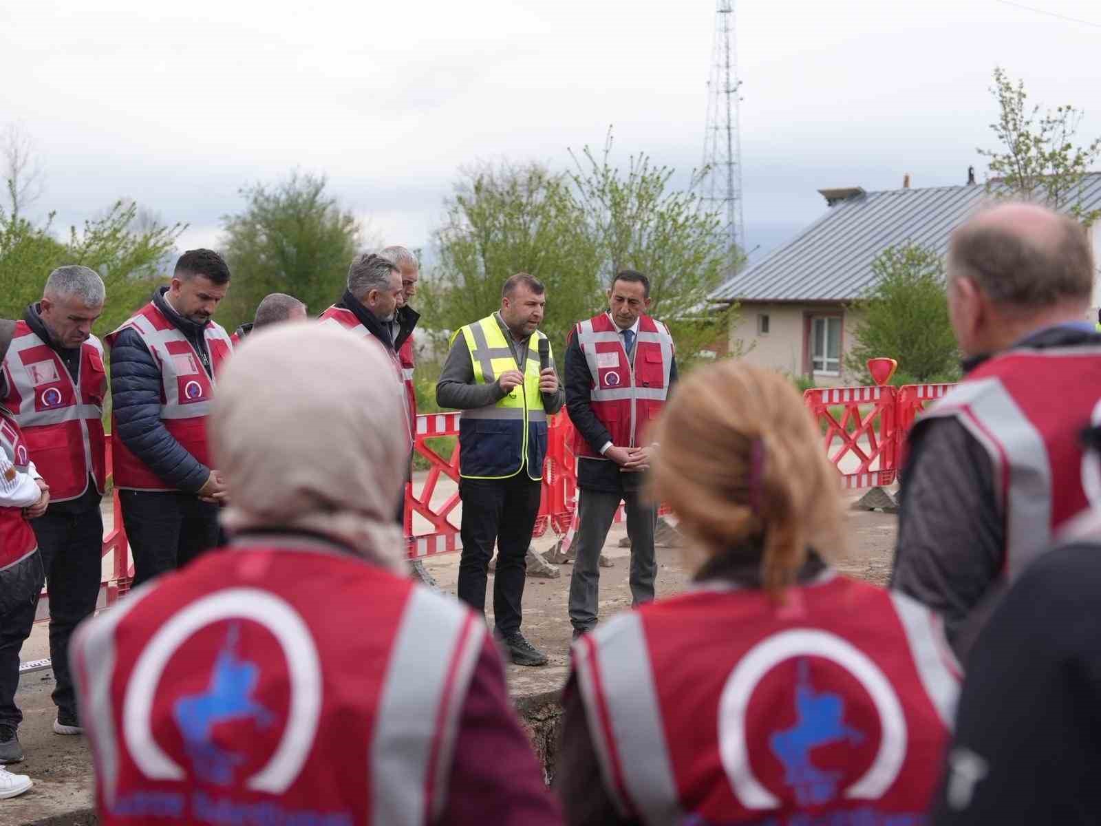 Mahalle muhtarları projeleri inceledi
