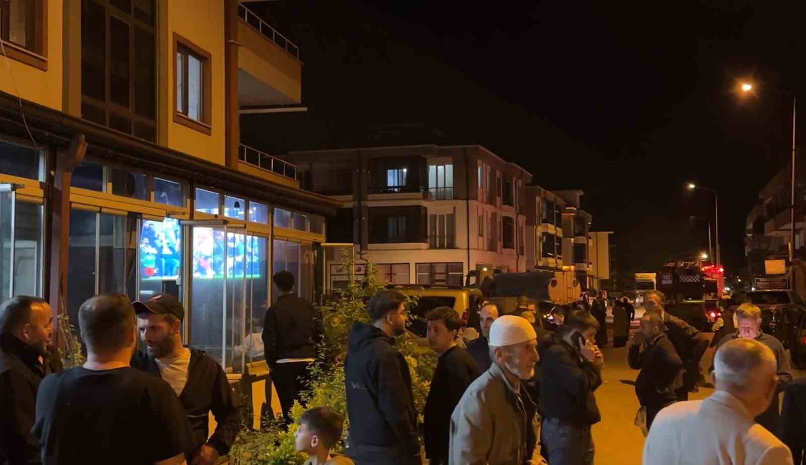 ⁠Mahalle yanarken onlar derbiyi izledi
