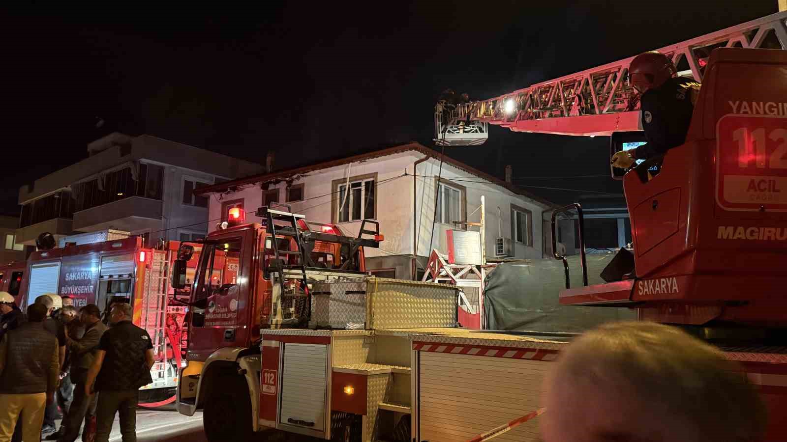 ⁠Mahalle yanarken onlar derbiyi izledi
