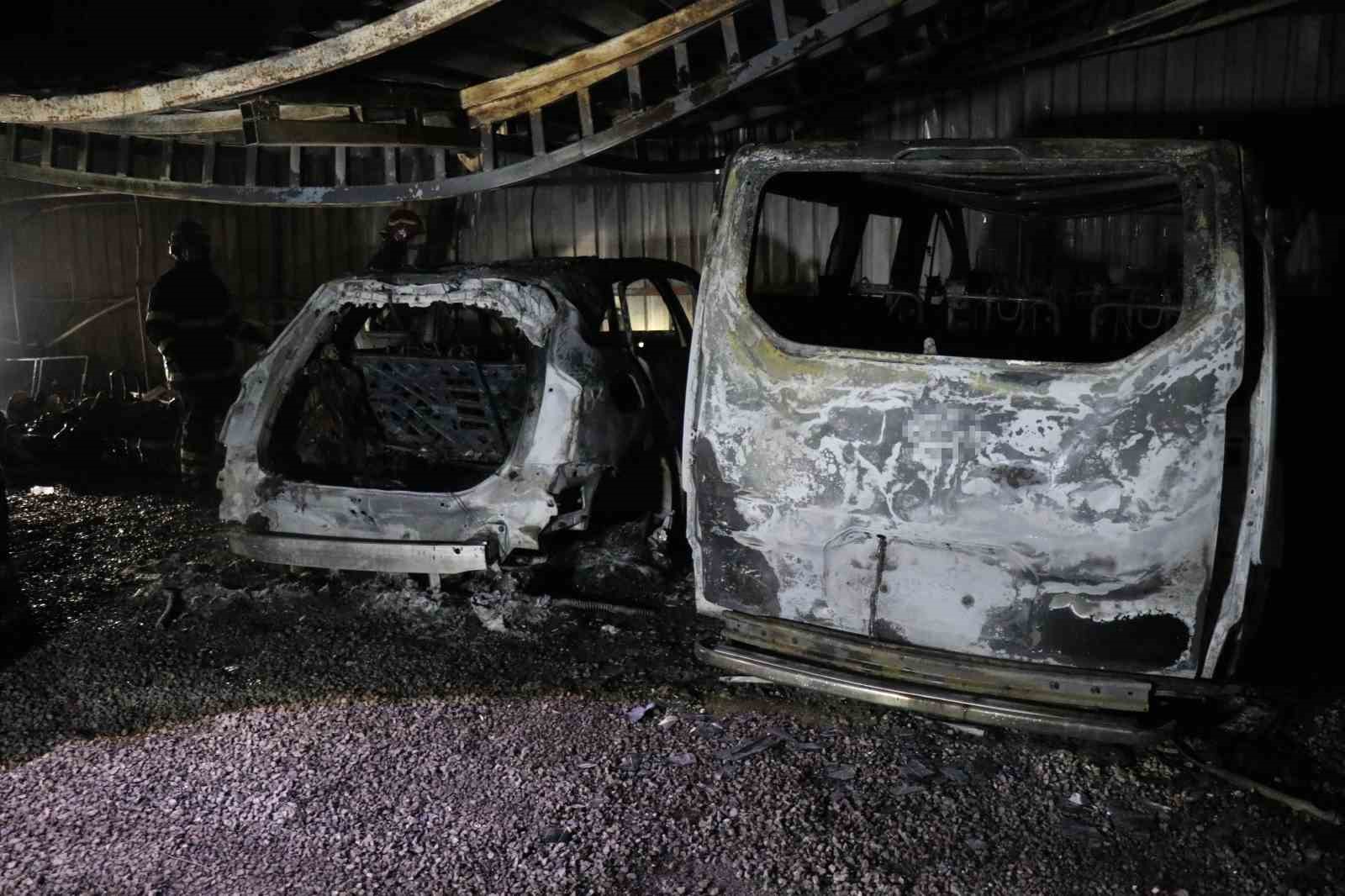 ⁠Mahalle yanarken onlar derbiyi izledi
