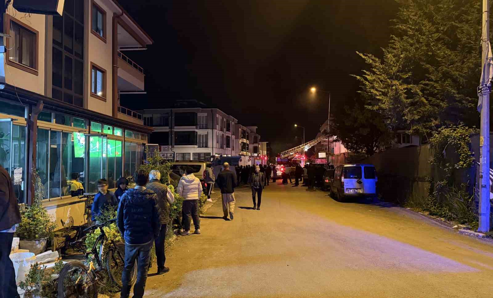 ⁠Mahalle yanarken onlar derbiyi izledi
