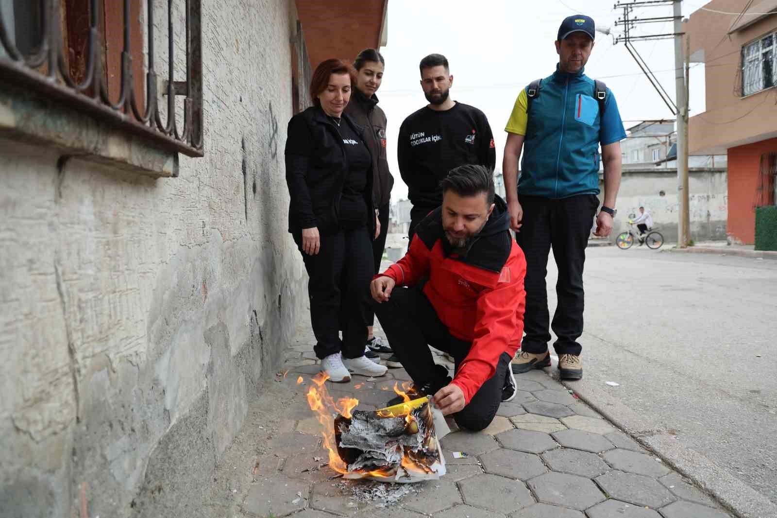 Mahallenin bakkal borcunu ödeyip, veresiye defterini yaktı
Mahallenin bakkal borcunu ödeyip, veresiye defterini yaktı