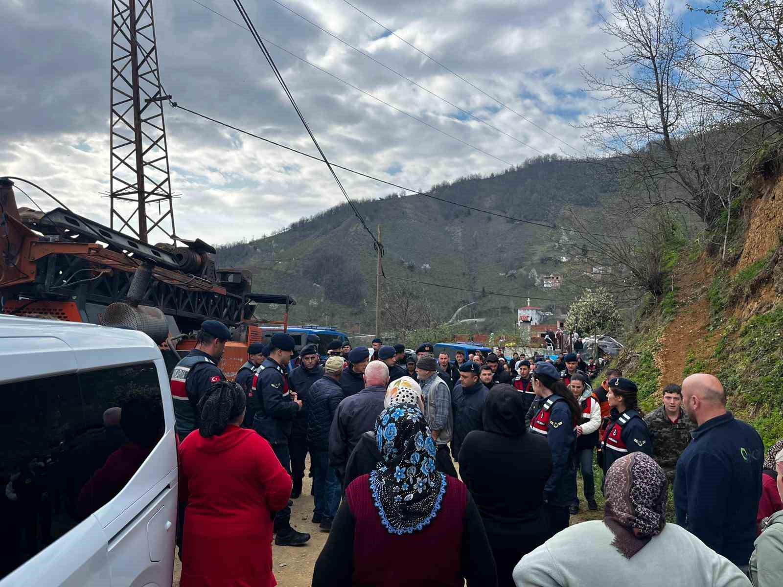 Mahkeme kararına rağmen yapılmak istenen sondaja köylüler müdahale etti
