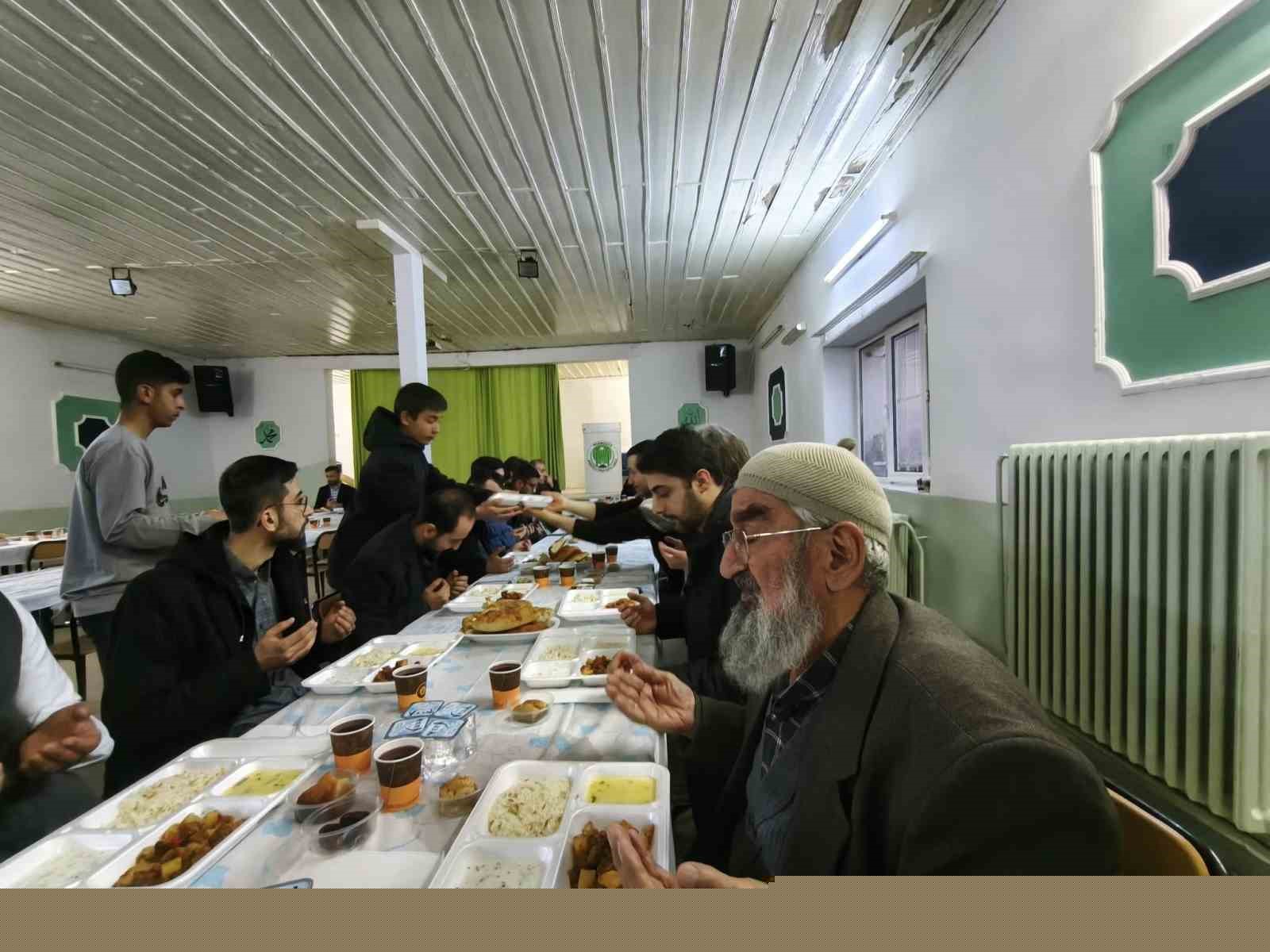 Mahmudiye İlçe Müftülüğü personeli ve aileleri iftarda buluştu
