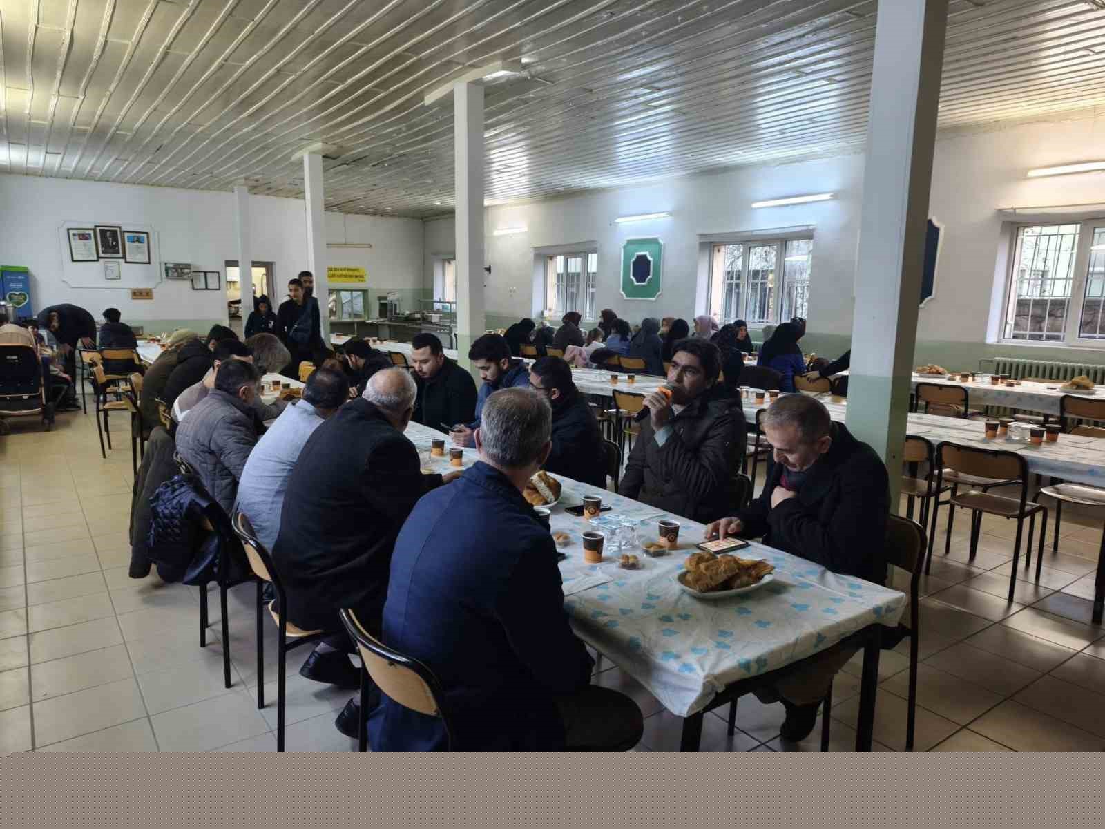Mahmudiye İlçe Müftülüğü personeli ve aileleri iftarda buluştu
