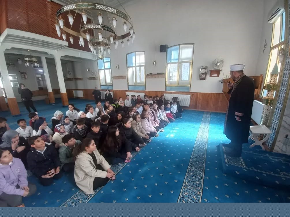 Mahmudiye İlçe Müftülüğü personeli ve aileleri iftarda buluştu
