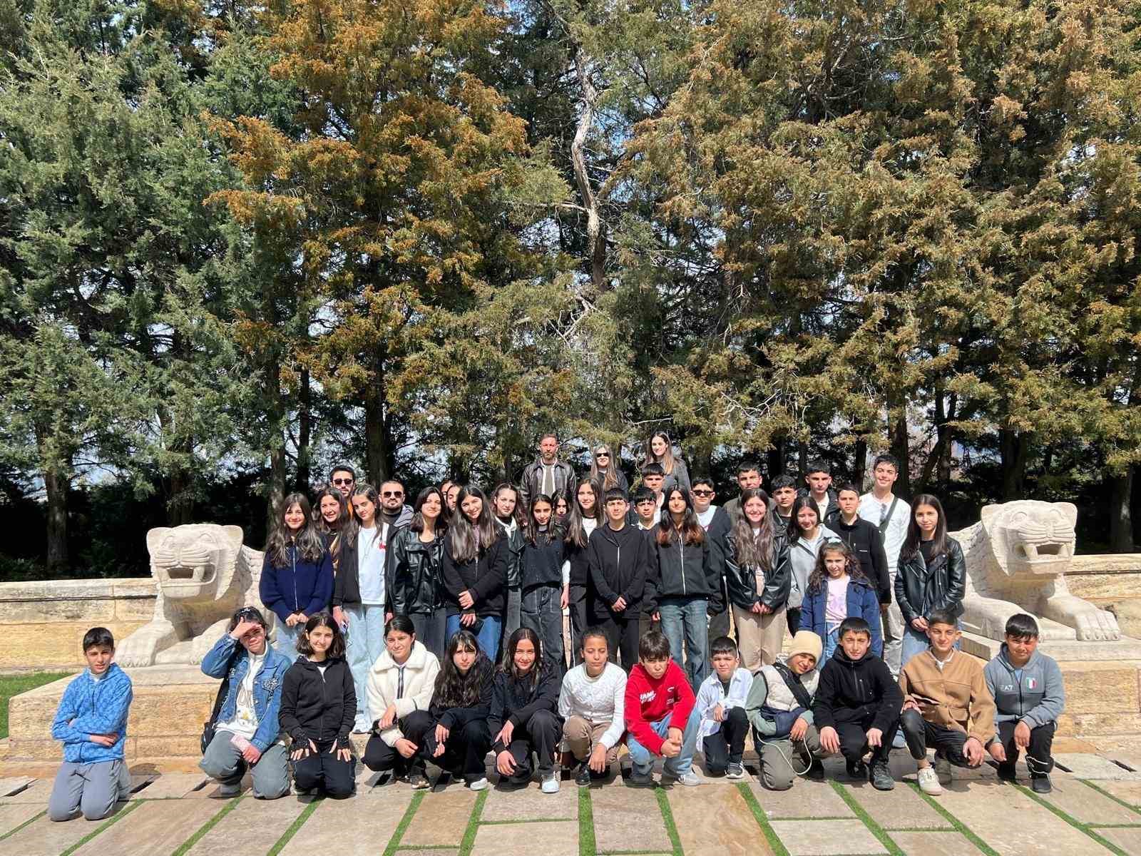 Mahmudiyeli öğrenciler "Kucak Dolusu Hayaller" projesiyle ilk kez Ankara’ya gitti
