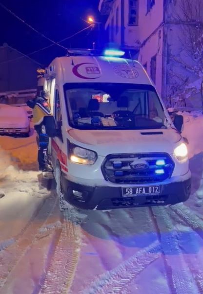 Mahsur kalan hasta vatandaşın yardımına karla mücadele ekipleri yetişti
