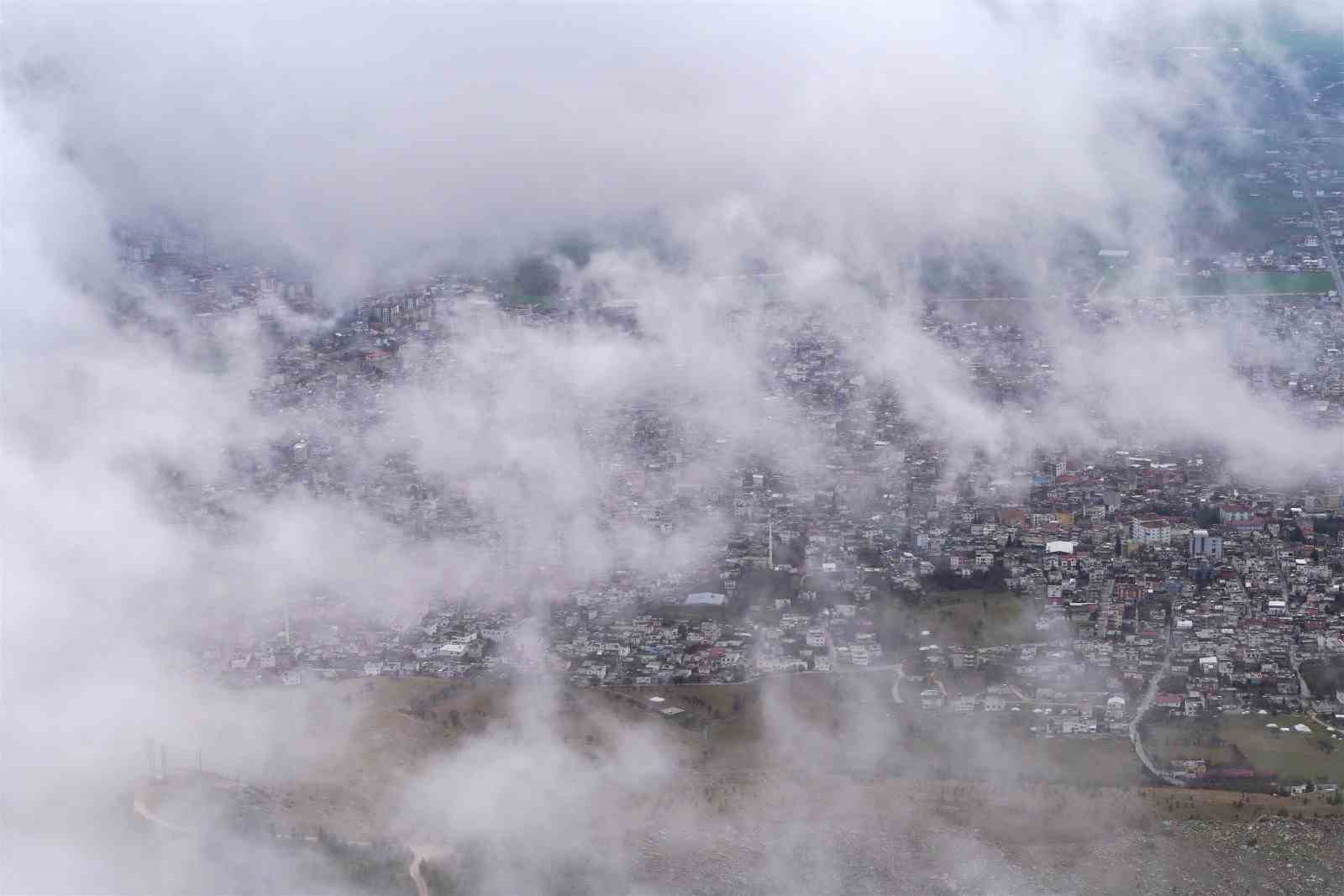 Makam Dağı’ndan sis altında kalan Ergani görüntülendi
