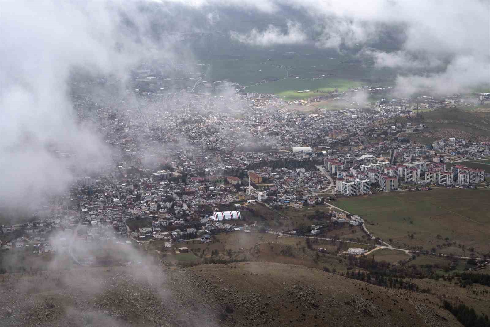 Makam Dağı’ndan sis altında kalan Ergani görüntülendi
