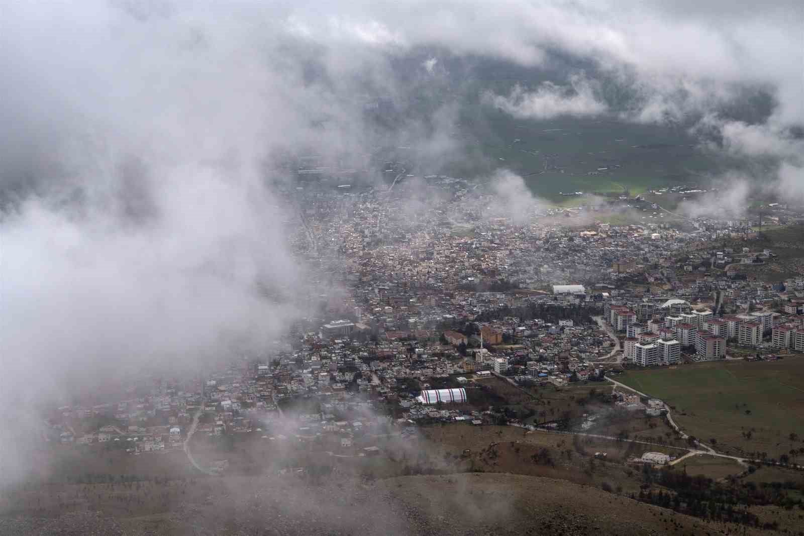 Makam Dağı’ndan sis altında kalan Ergani görüntülendi
