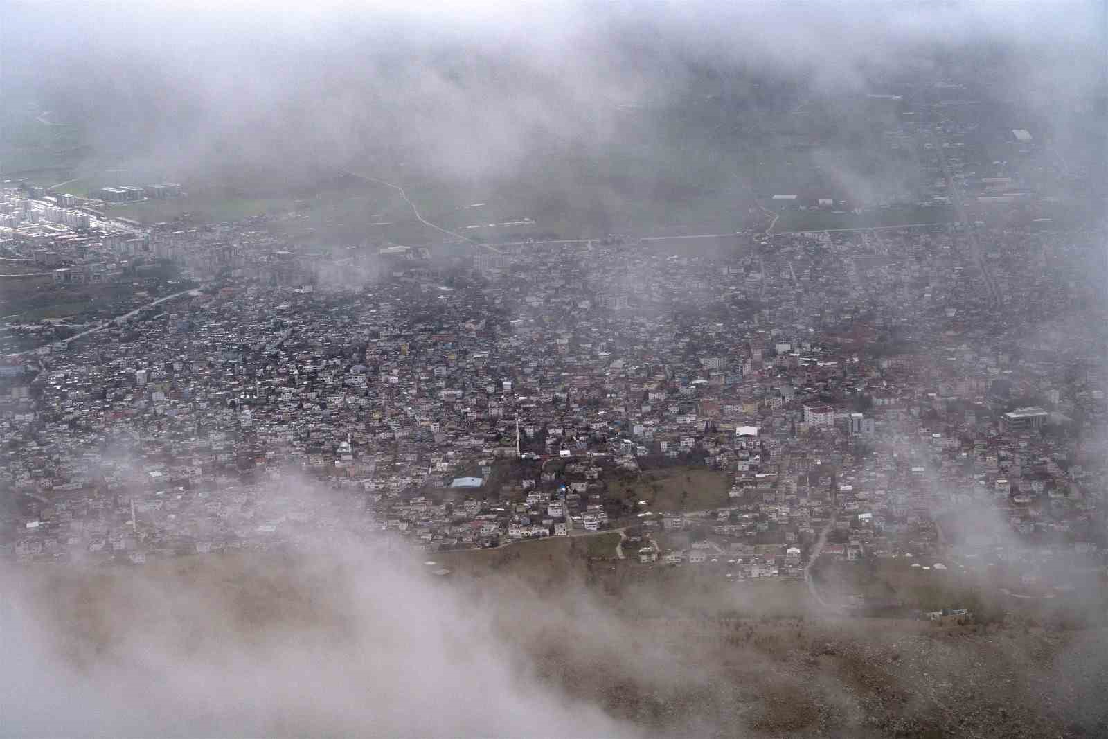 Makam Dağı’ndan sis altında kalan Ergani görüntülendi
