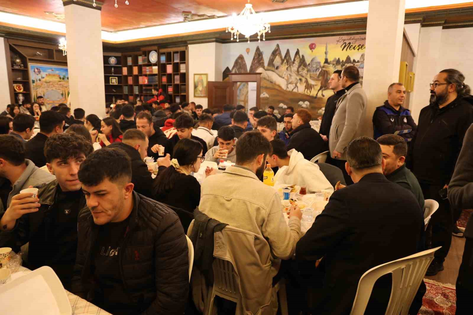 Makam odasında sahur geleneği
