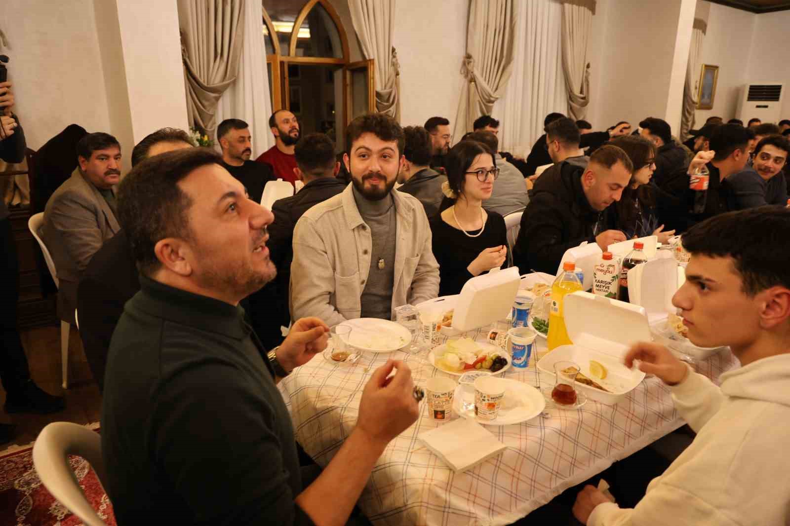 Makam odasında sahur geleneği
