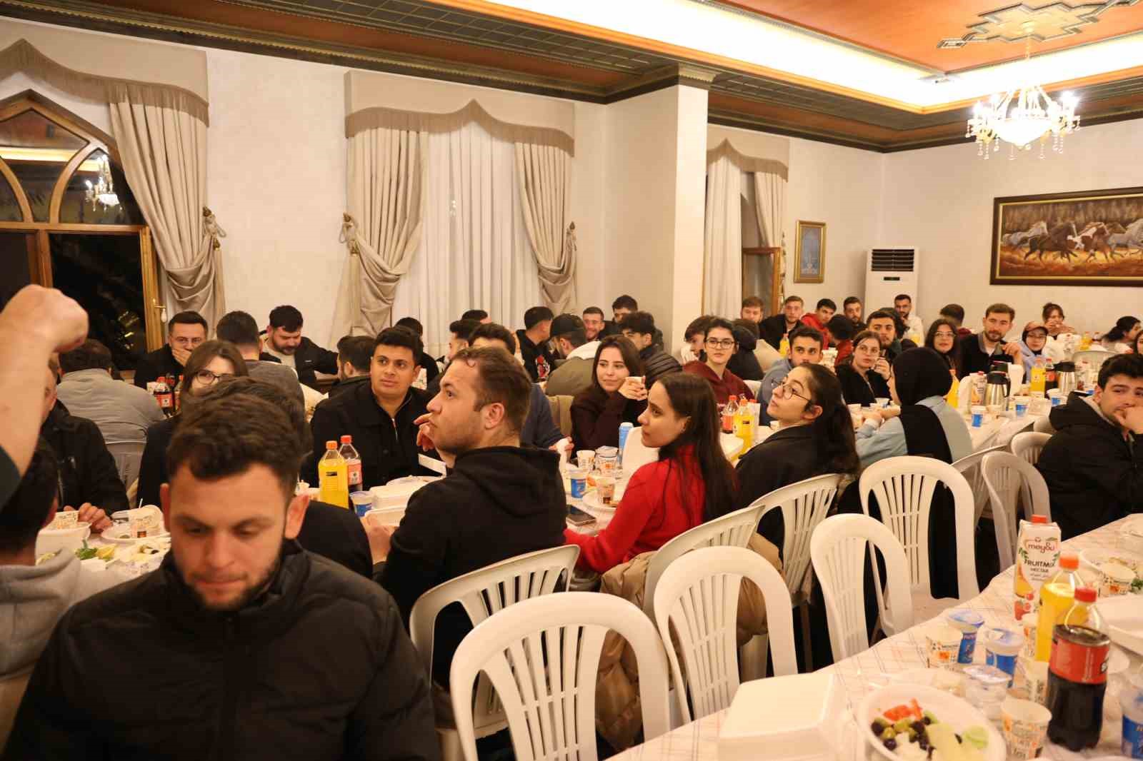 Makam odasında sahur geleneği
