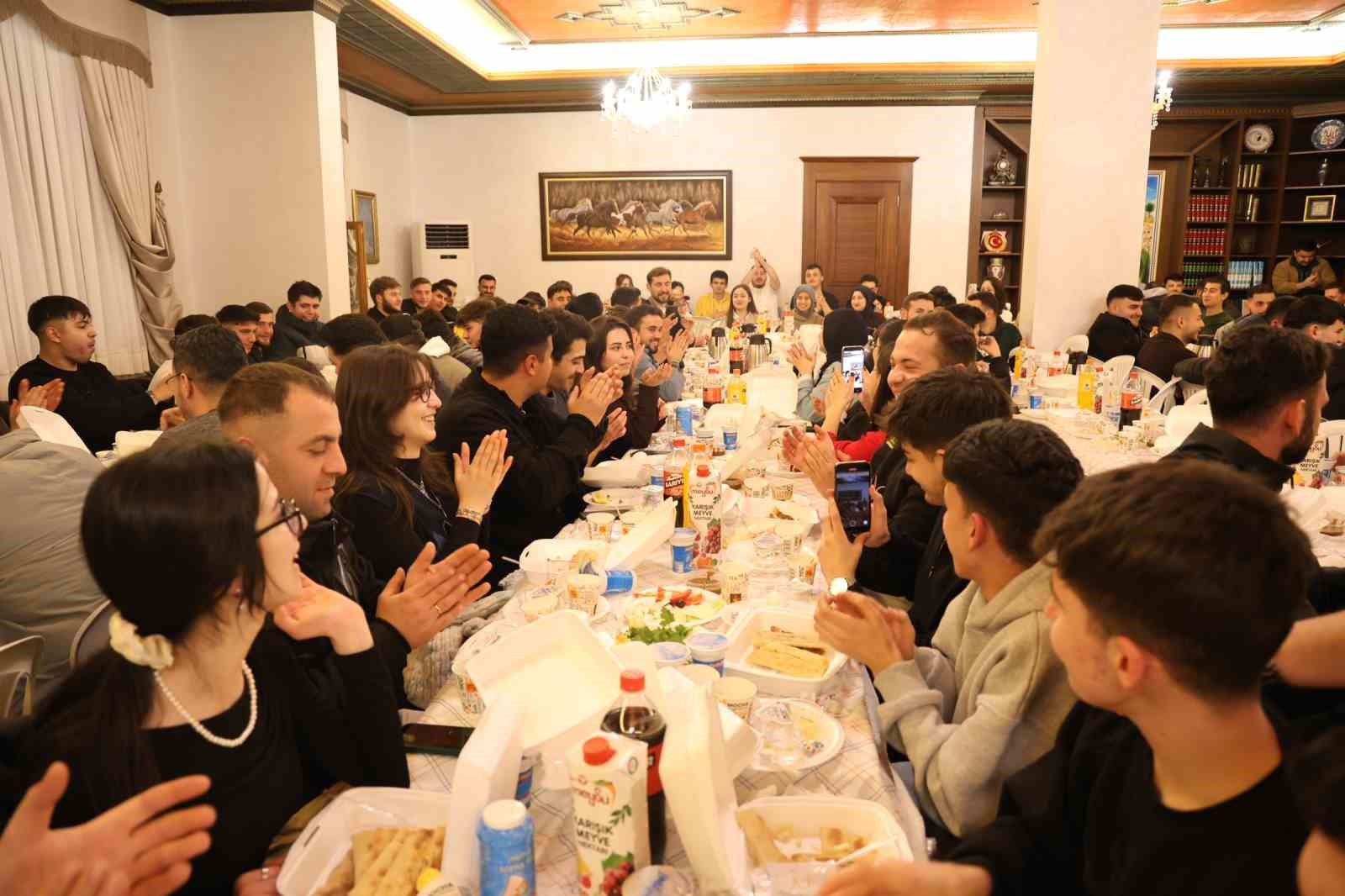 Makam odasında sahur geleneği
