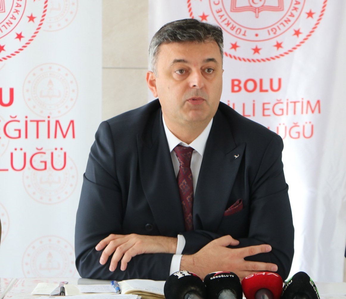 Makamında darp edilen Bolu İl Milli Eğitim Müdürü görevini bıraktığını duyurdu
