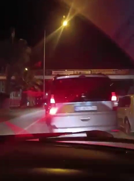 Makas atan araç trafikte tehlike oluşturdu
