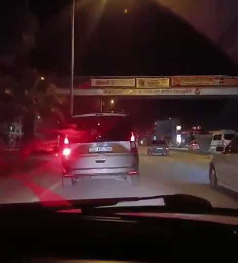 Makas atan araç trafikte tehlike oluşturdu
