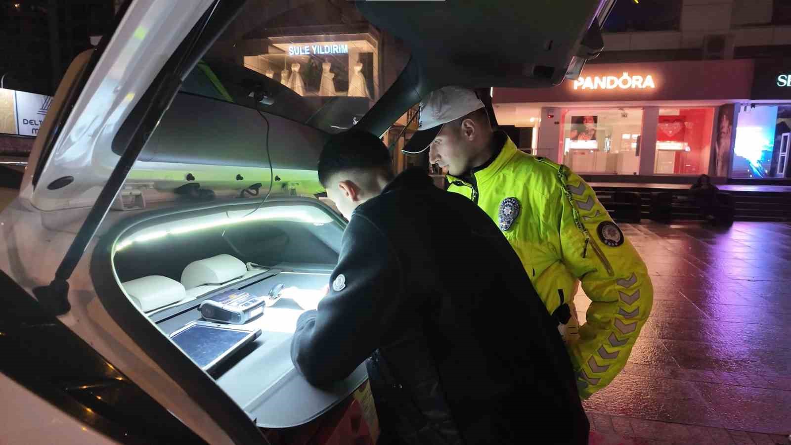 Makas atan gençten akıllara durgunluk getiren savunma
