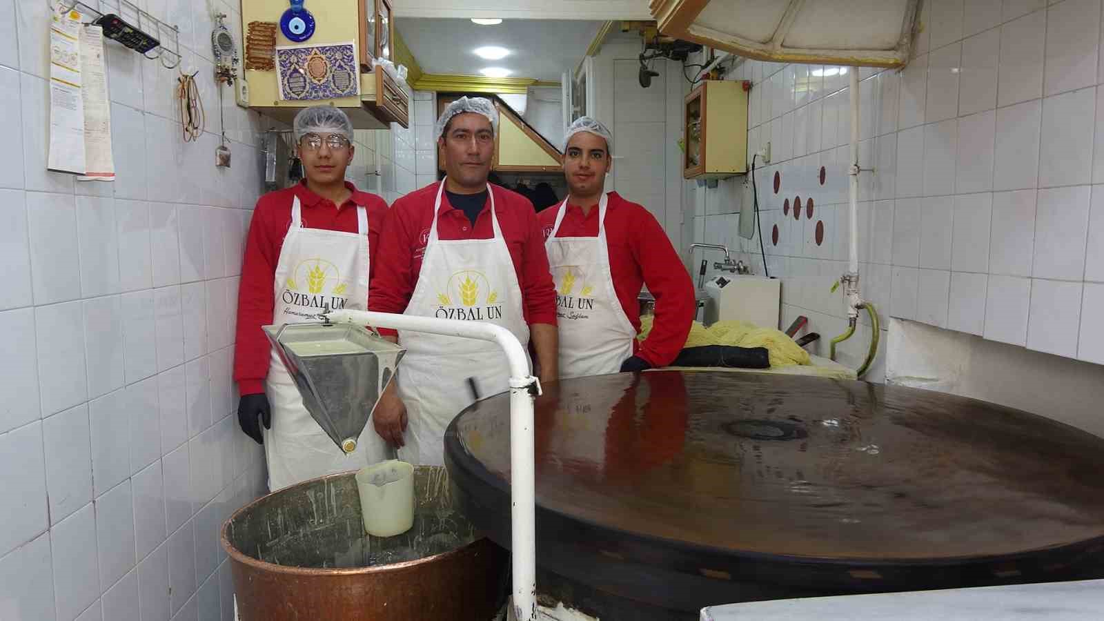 Makine üretimine karşı el dökümü kadayıf
