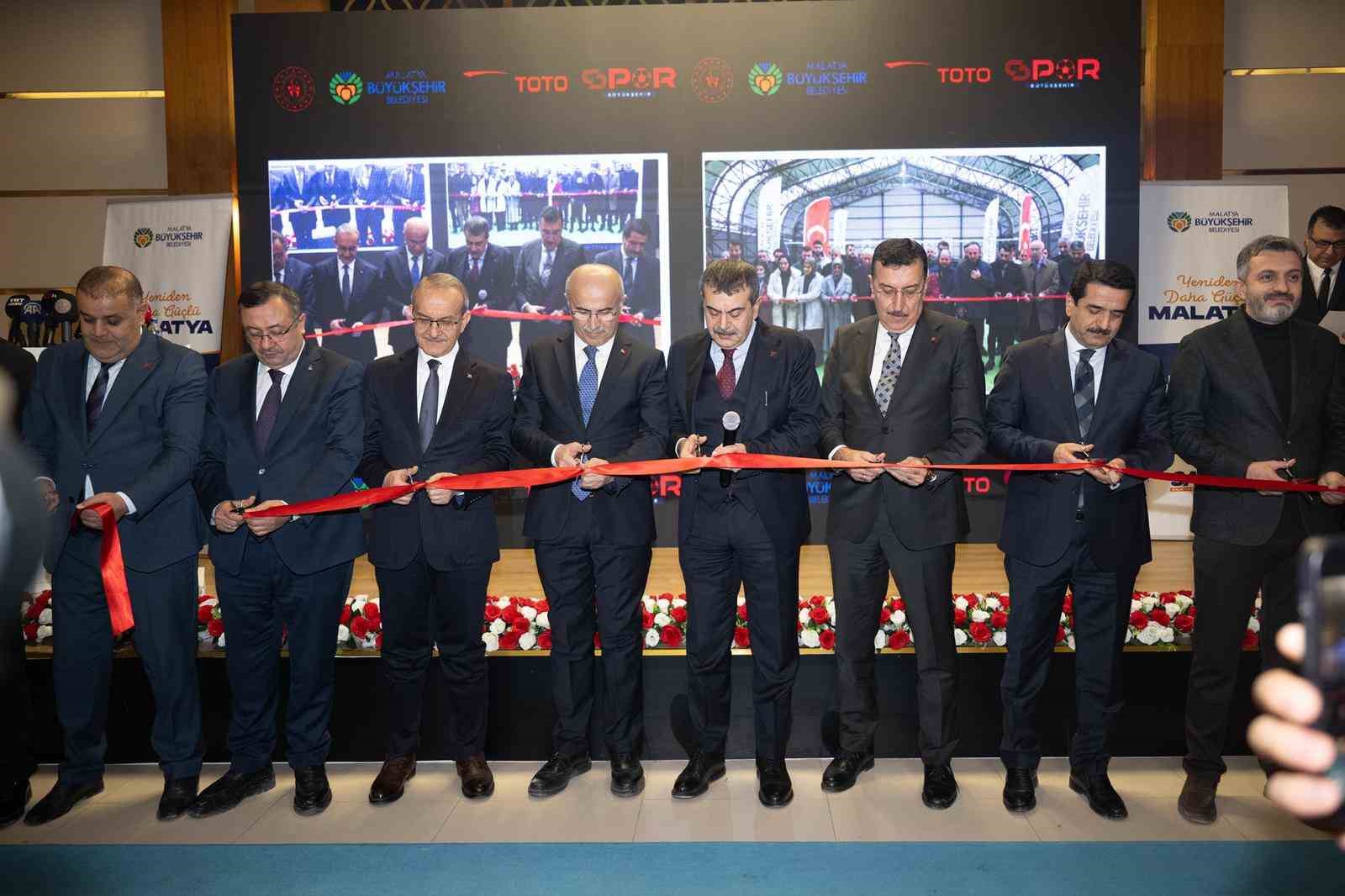 Malatya Büyükşehir Belediyesi 100 milyonluk 7 tesisi hizmete açtı
Malatya Büyükşehir Belediyesi 100 milyonluk 7 tesisi hizmete açtı