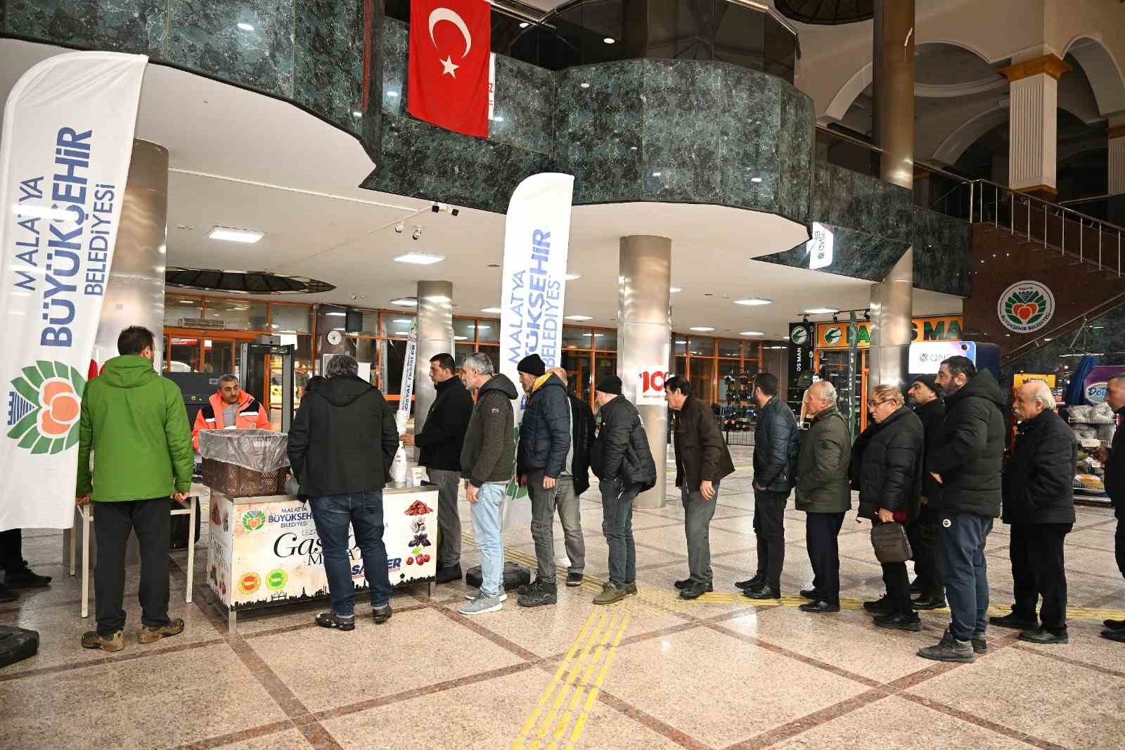 Malatya Büyükşehir Belediyesi karla mücadelede 7/24 sahada
Malatya Büyükşehir Belediyesi karla mücadelede 7/24 sahada