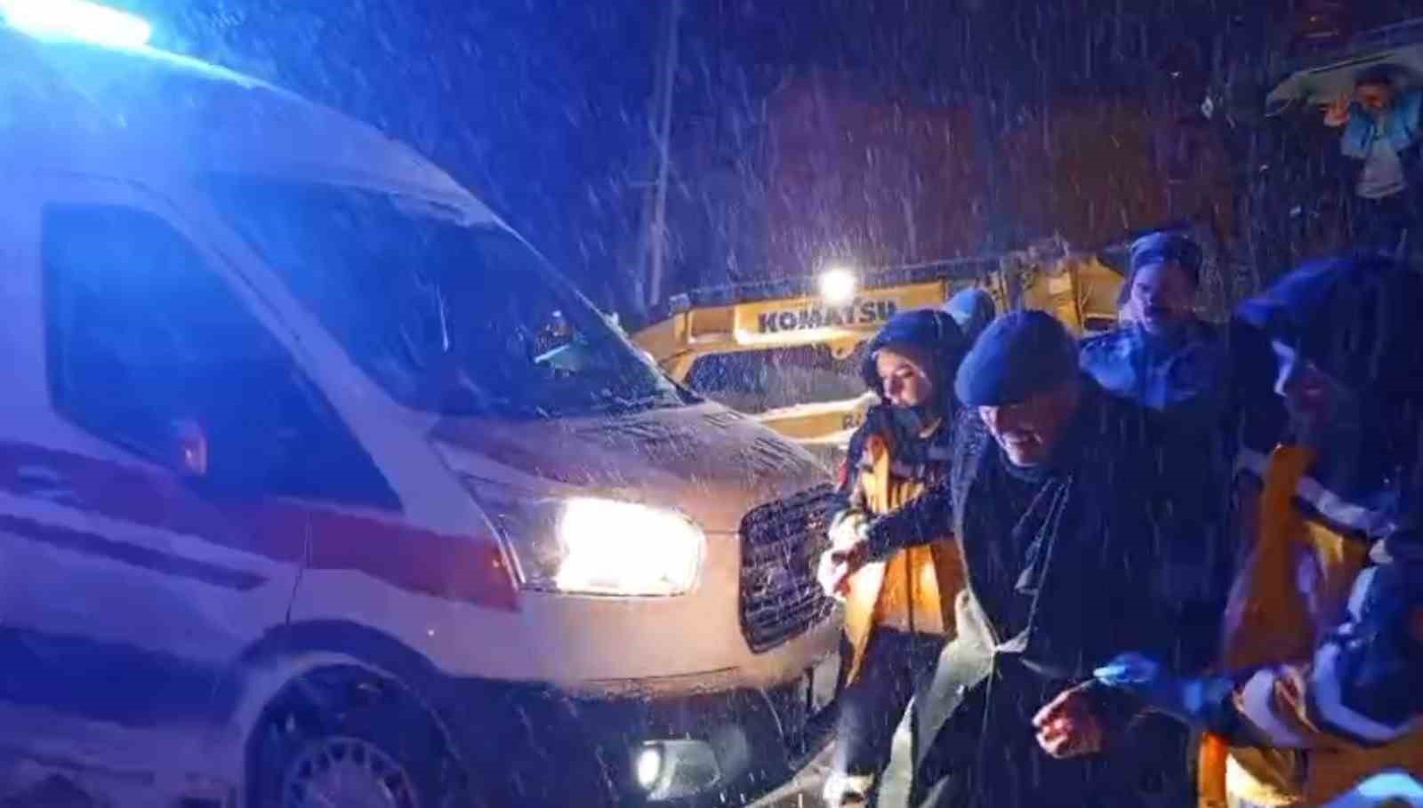 Malatya Büyükşehir Belediyesi karla mücadelede 7/24 sahada
Malatya Büyükşehir Belediyesi karla mücadelede 7/24 sahada