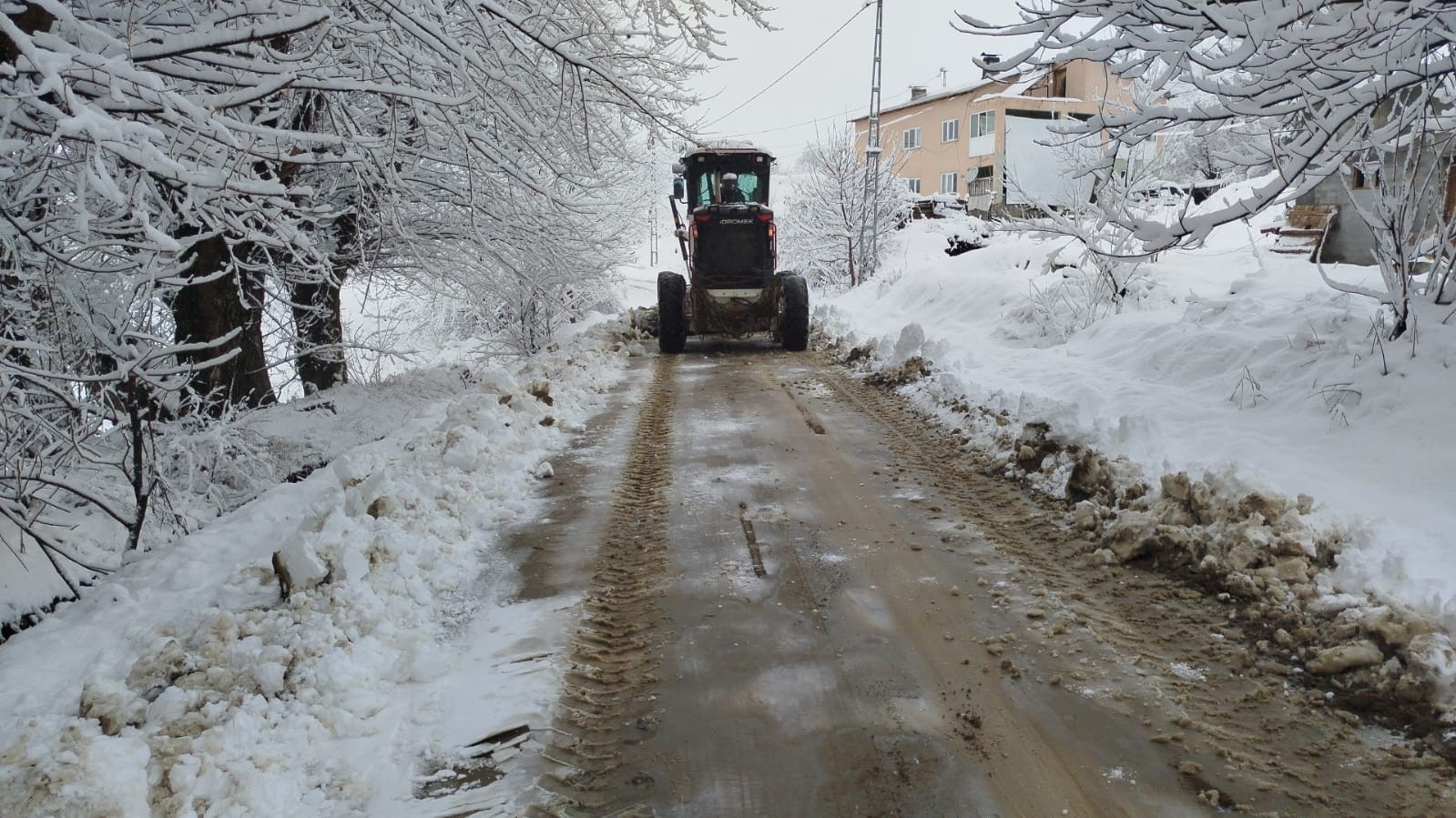 Malatya Büyükşehir Belediyesi’nde yoğun kar mesaisi
