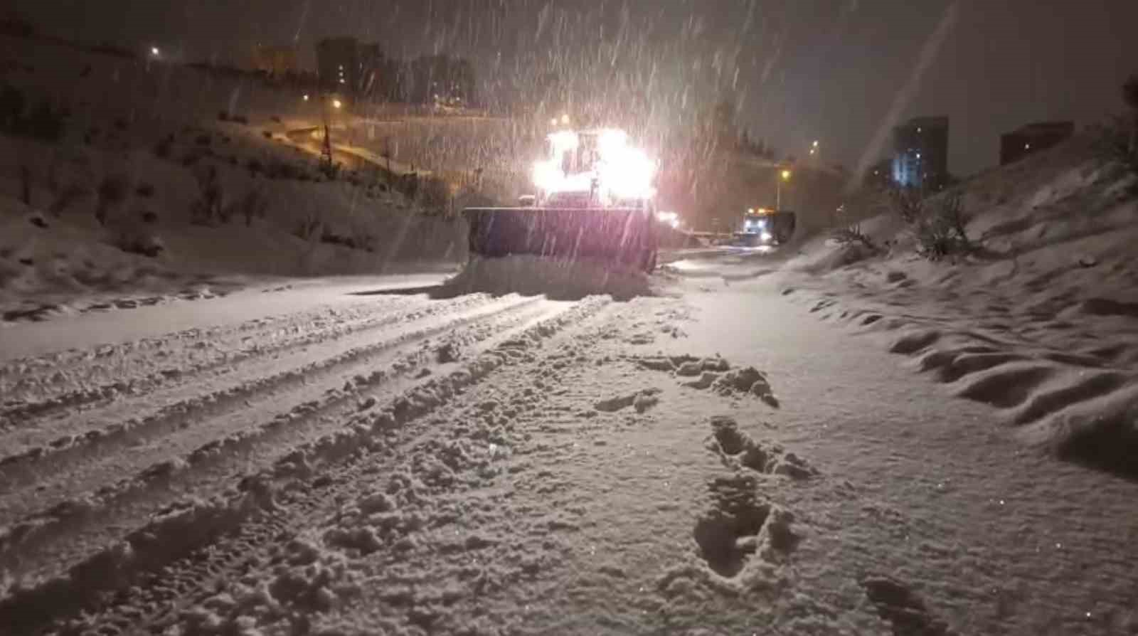 Malatya Büyükşehir Belediyesi’nden karla mücadele seferberliği
